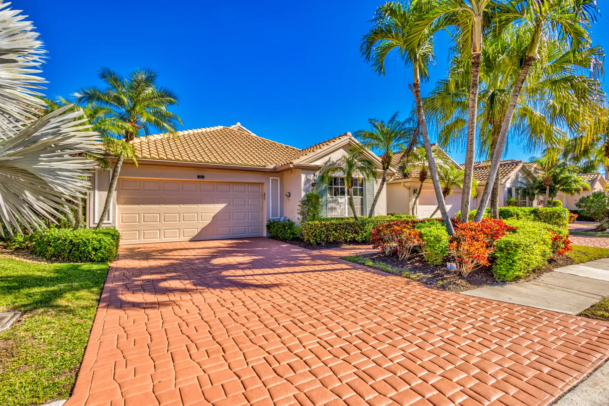 South Florida Real Estate | View 919 Augusta Pointe Drive | 3 Beds, 3 Baths