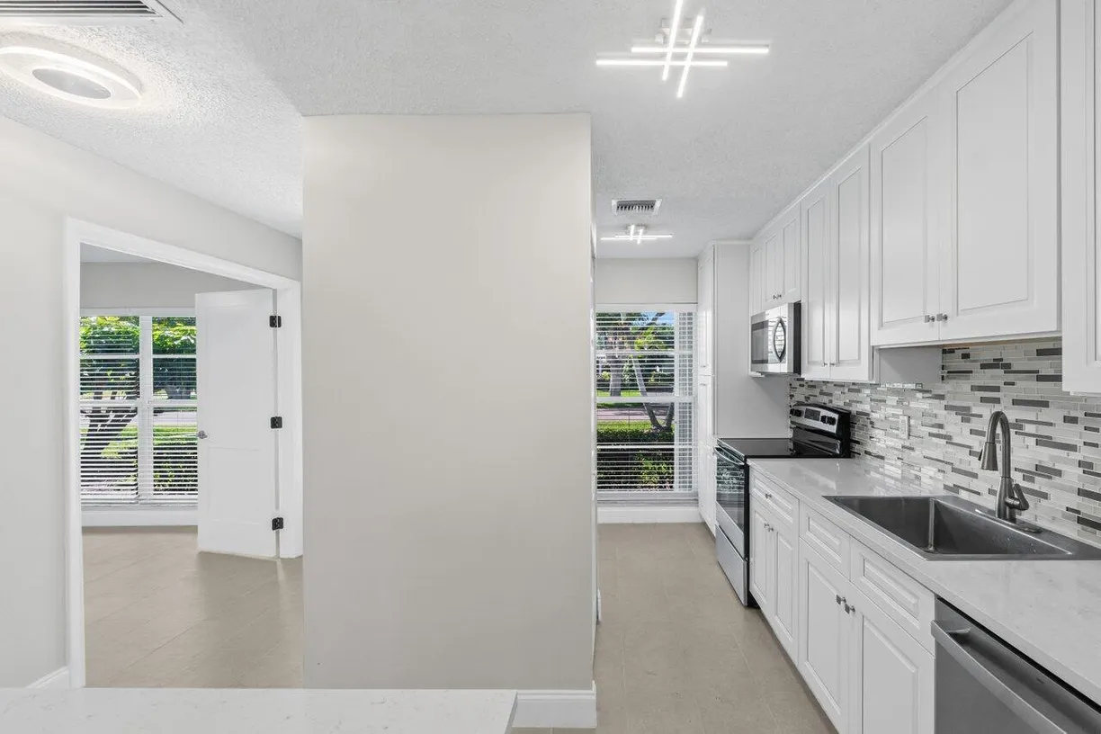 South Florida Real Estate | View 2501 Del Aire Boulevard, 20-B | Listing