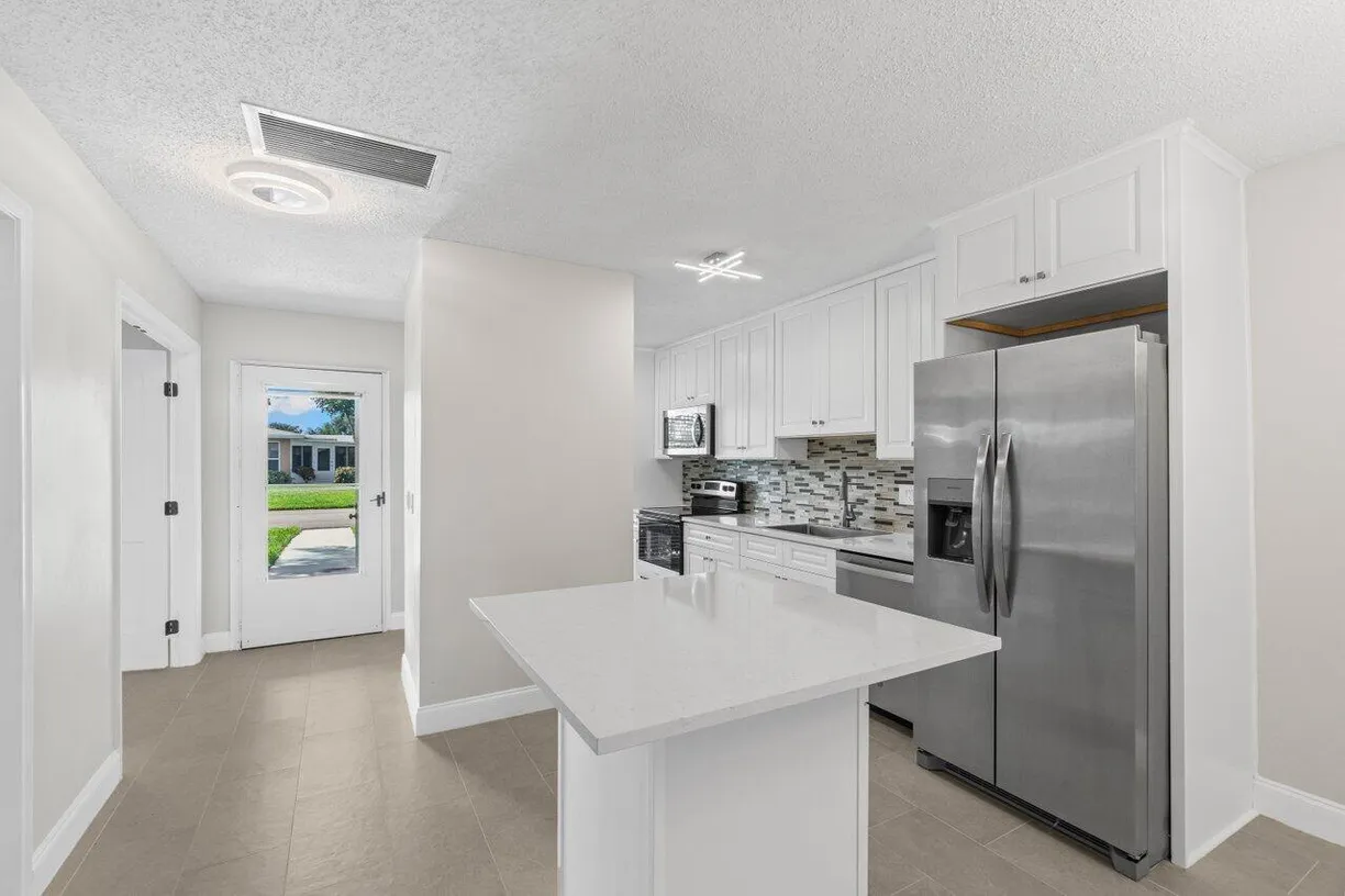 South Florida Real Estate | View 2501 Del Aire Boulevard, 20-B | 2 Beds, 1 Bath