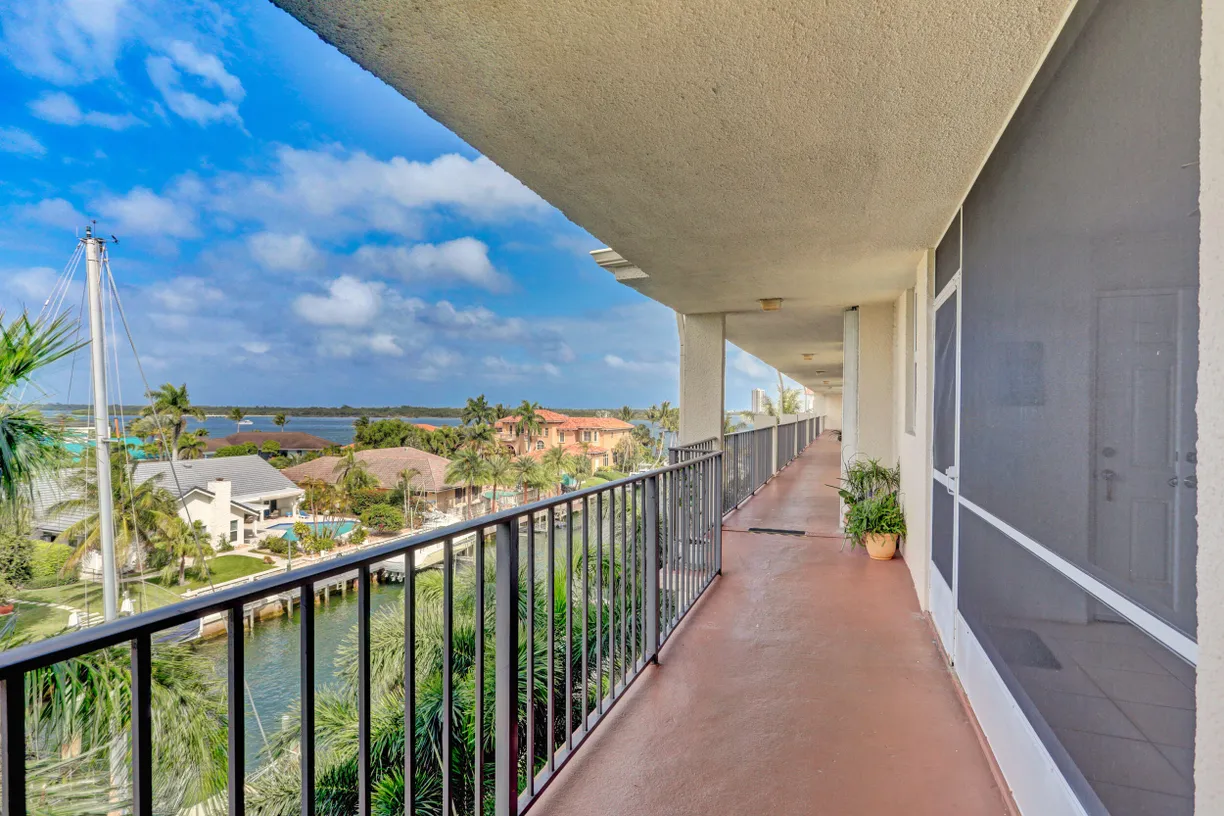 South Florida Real Estate | View 109 Paradise Harbour Boulevard, 508 | 1 Bed, 1 Bath