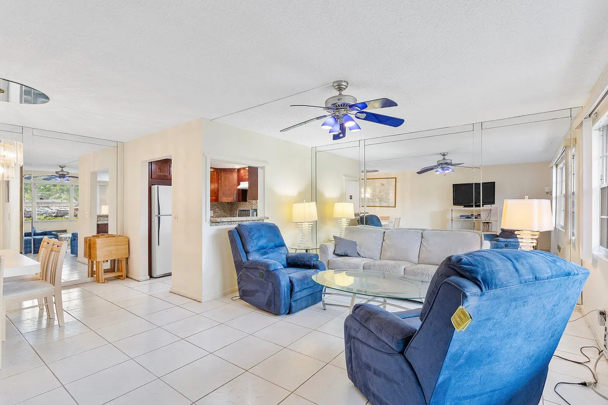 South Florida Real Estate | View 228 Ventnor Q | 1 Bed, 1 Bath