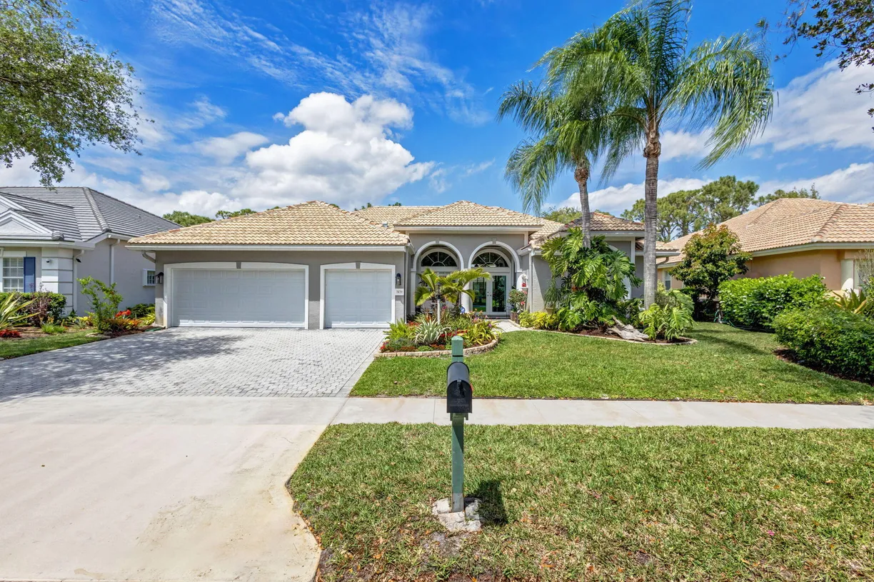 South Florida Real Estate | View 3439 SE Fairway Oaks Trail | Listing