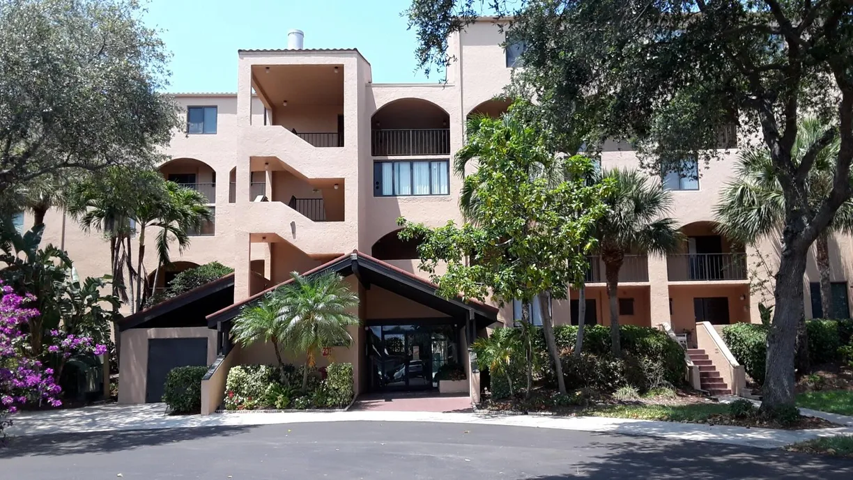 South Florida Real Estate | View 2255 Lindell Boulevard, 4511 | 1 Bed, 1 Bath