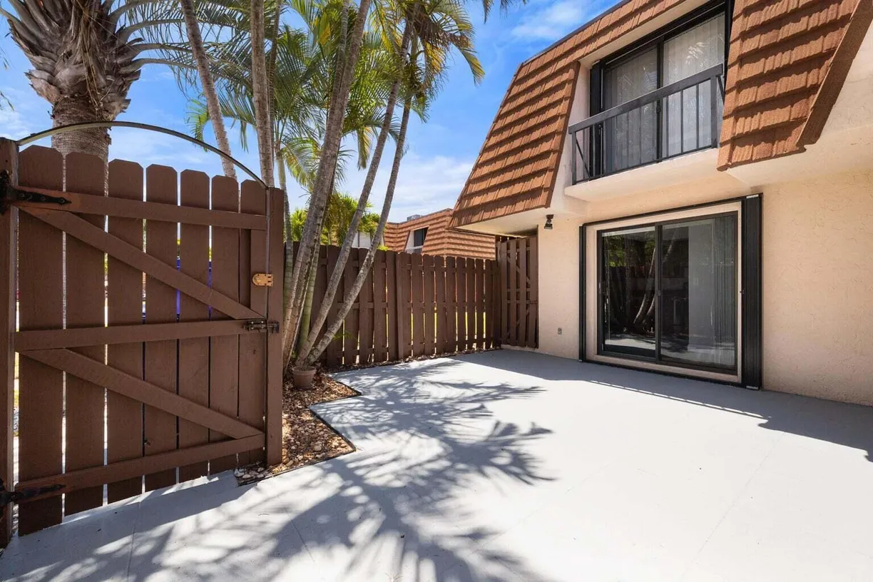 South Florida Real Estate | View 825 Center Street, 8c | Listing