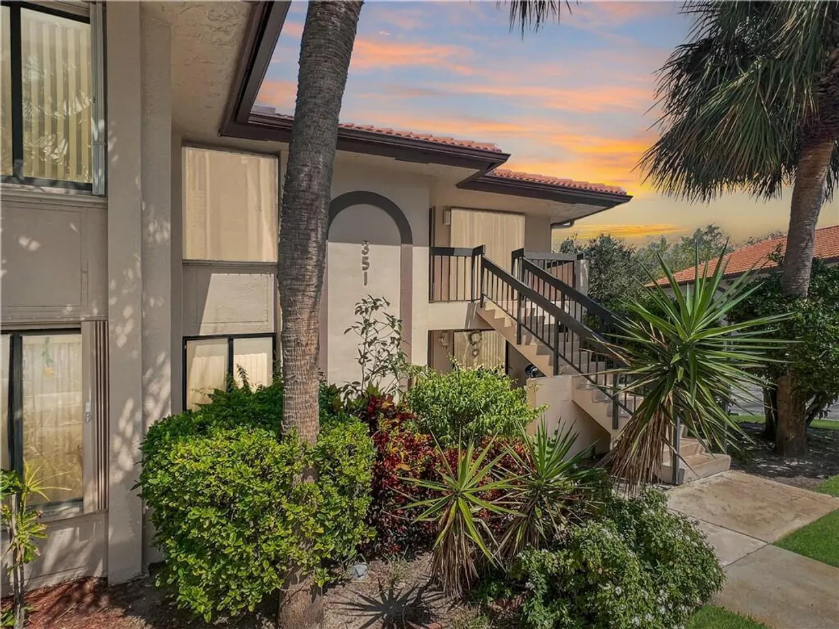 South Florida Real Estate | View 351 Club 210 Circle, 210 | 2 Beds, 2 Baths