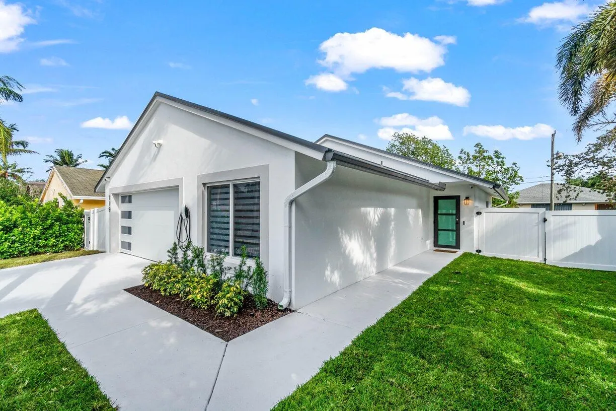 South Florida Real Estate | View 719 NE 9th Avenue | Listing