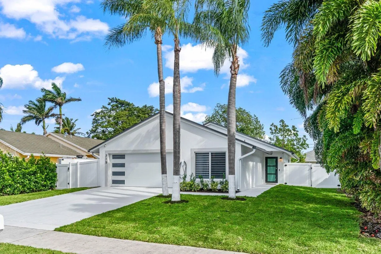 South Florida Real Estate | View 719 NE 9th Avenue | Listing