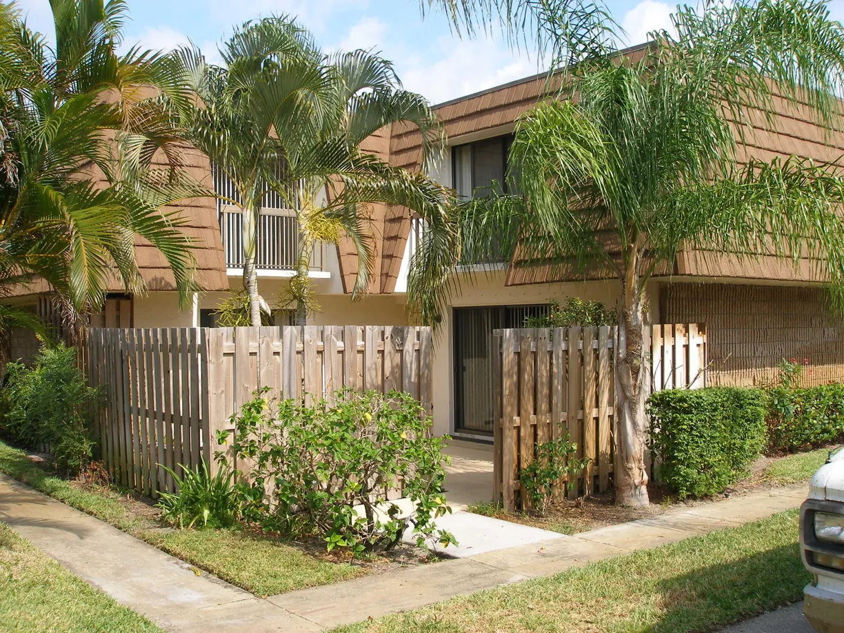 South Florida Real Estate | View 825 Center Street, 7c | 2 Beds, 2 Baths