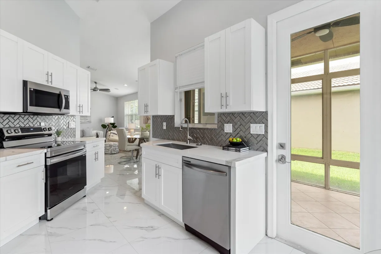 South Florida Real Estate | View 6615 Via Roma | Listing