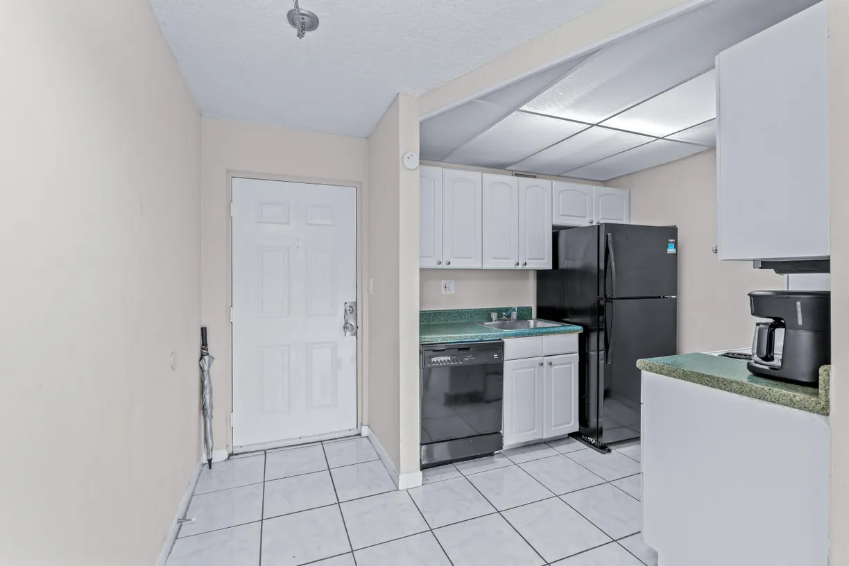 South Florida Real Estate | View 2000 N Congress Avenue, 406 | 1 Bed, 1 Bath