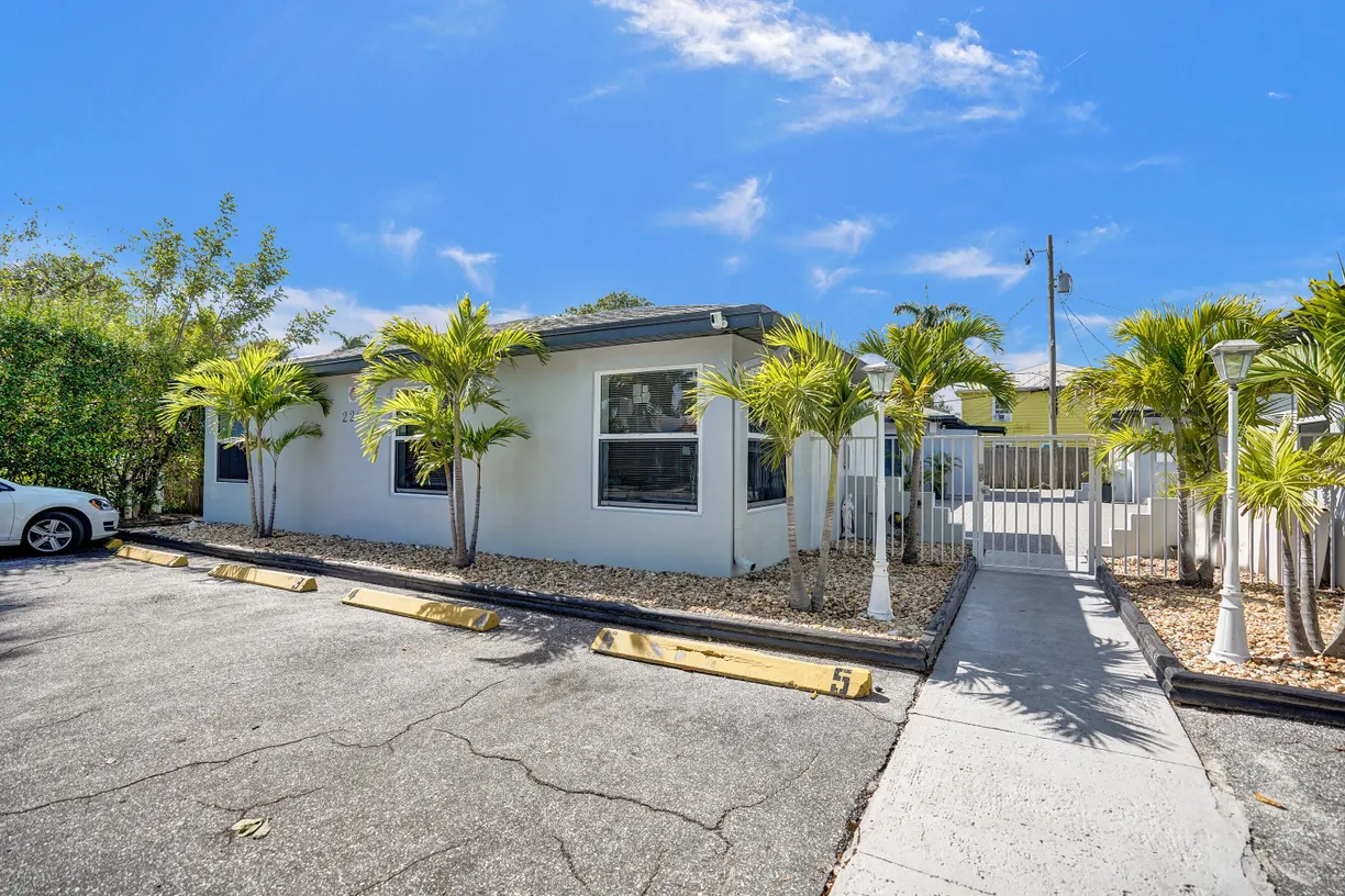 South Florida Real Estate | View 220 Walton Boulevard, 8 | Listing