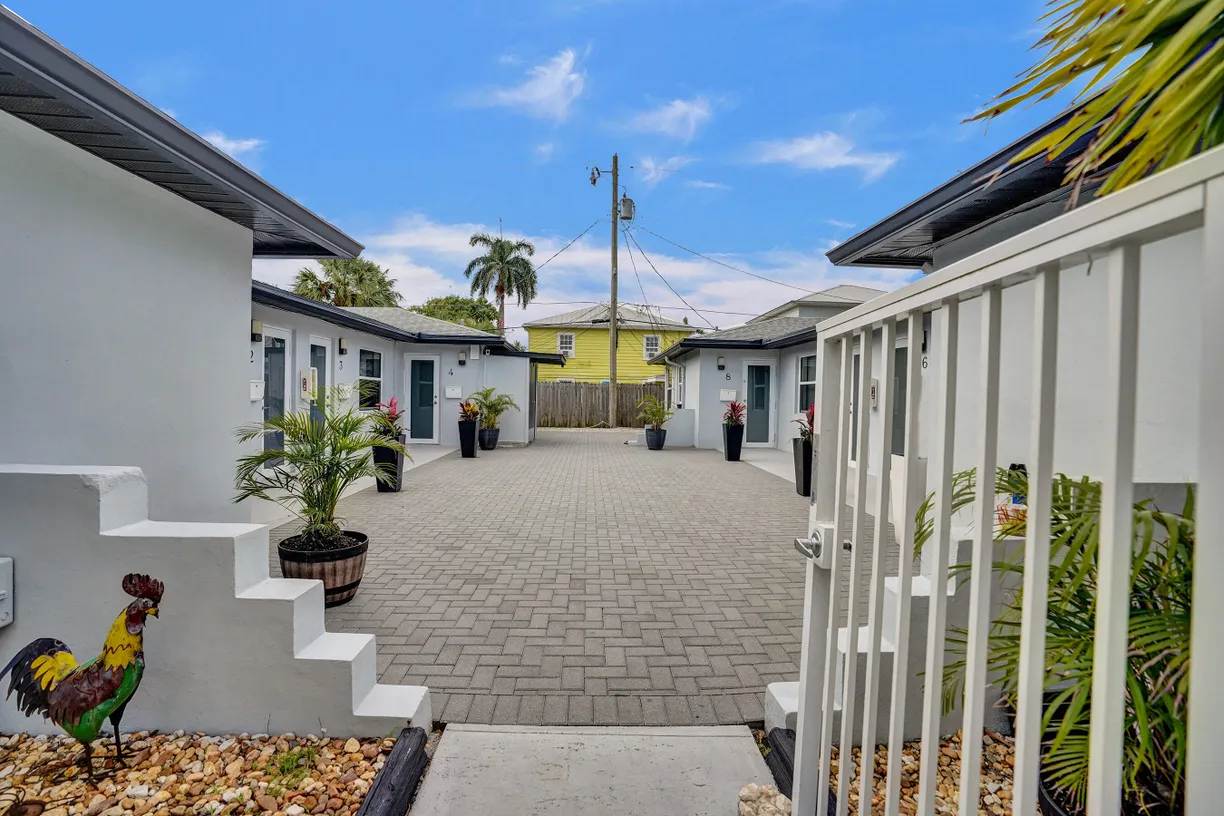South Florida Real Estate | View 220 Walton Boulevard, 8 | 1 Bed, 1 Bath