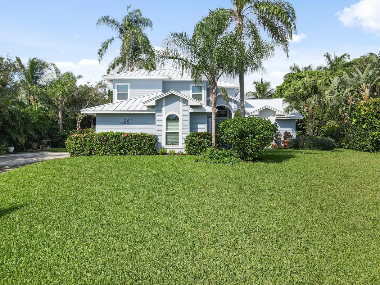 South Florida Real Estate | View 8397 SE Woodcrest Place | Listing