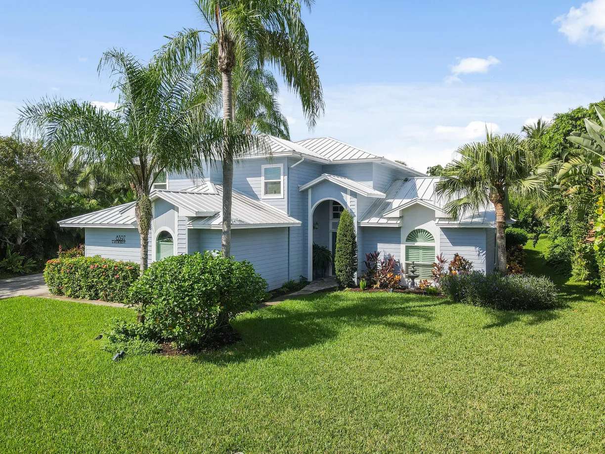 South Florida Real Estate | View 8397 SE Woodcrest Place | 4 Beds, 2 Baths