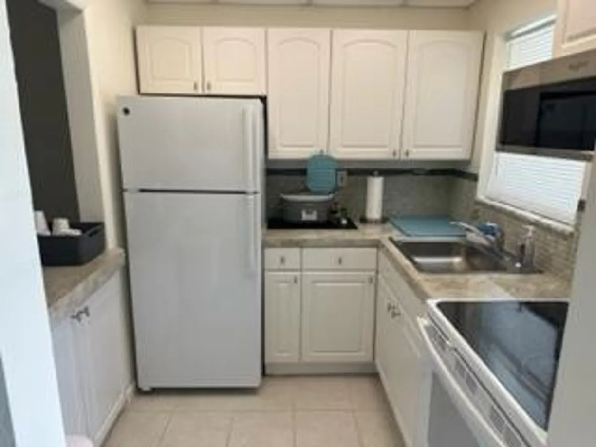South Florida Real Estate | View 1117 Lake Terrace, 105 | Listing