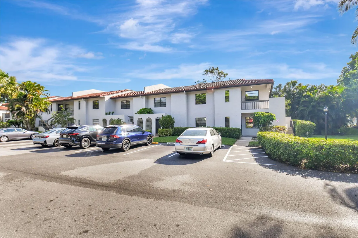 South Florida Real Estate | View 9187 Norte Lago, 5 J | 2 Beds, 2 Baths