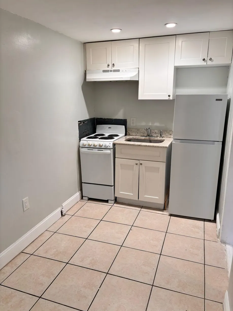 South Florida Real Estate | View 817 7th Street, 1 | 1 Bed, 1 Bath