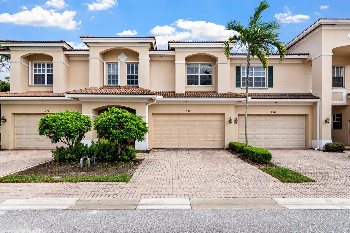 South Florida Real Estate | View 252 SW Otter Run Place | 3 Beds, 2 Baths