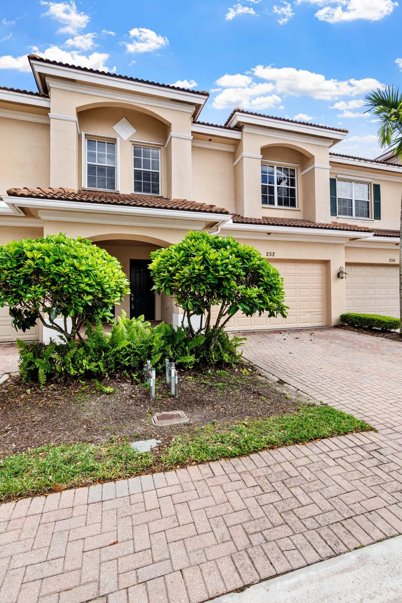 South Florida Real Estate | View 252 SW Otter Run Place | Listing