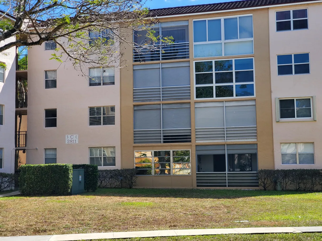 South Florida Real Estate | View 2811 Somerset Drive, 404 | Listing