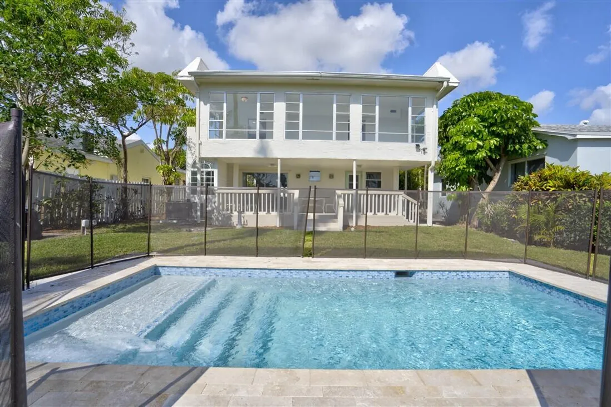 South Florida Real Estate | View 422 N Lakeside Drive | Listing