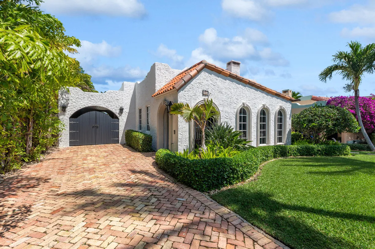 South Florida Real Estate | View 235 Nottingham Boulevard | Listing