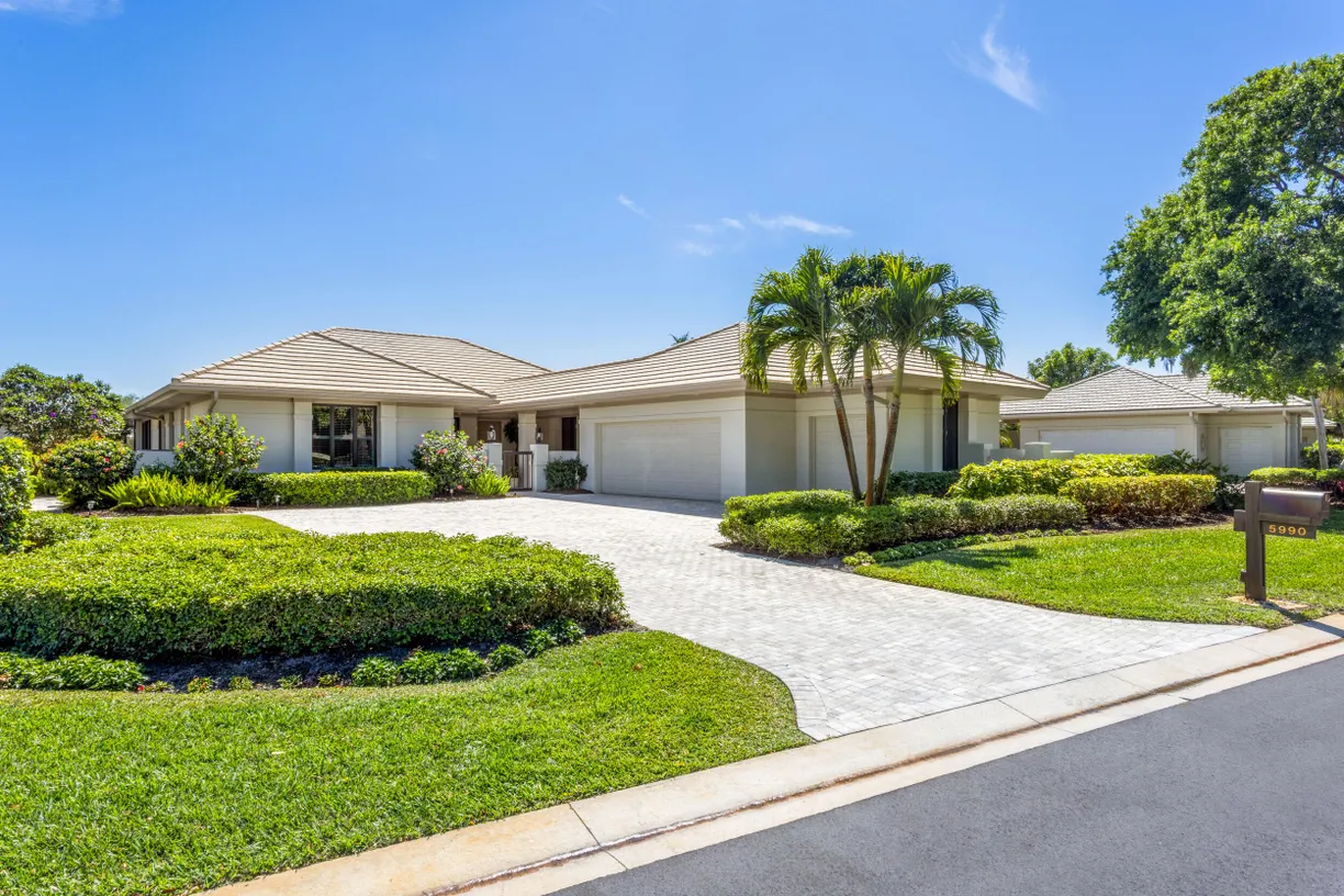 South Florida Real Estate | View 5990 SE Oakmont Place | 3 Beds, 3 Baths