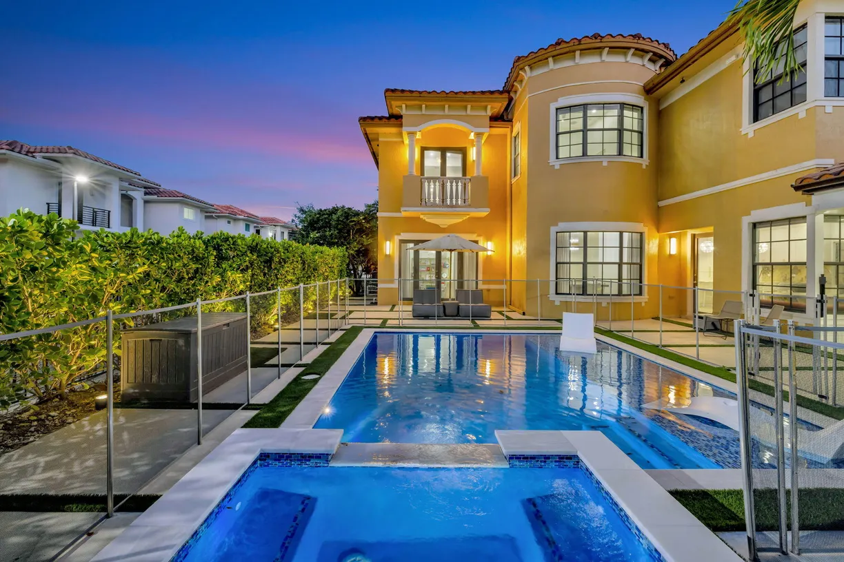 South Florida Real Estate | View 3533 Forest View Circle | Listing