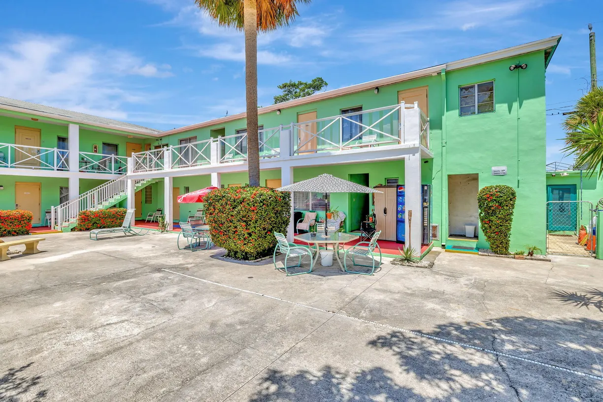 South Florida Real Estate | View 320 N Federal Highway | Listing