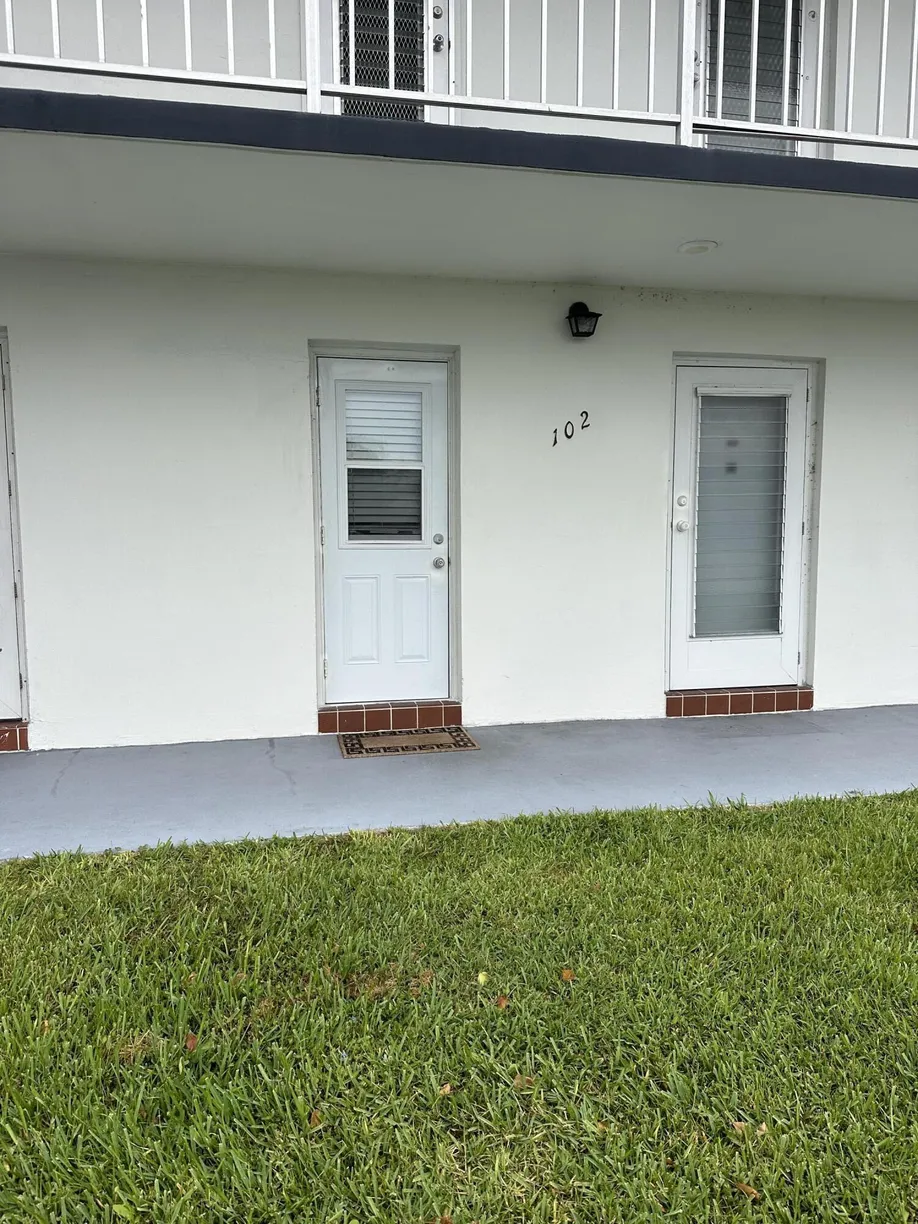 South Florida Real Estate | View 1113 Lake Ter 102 Terrace, 102 | Listing