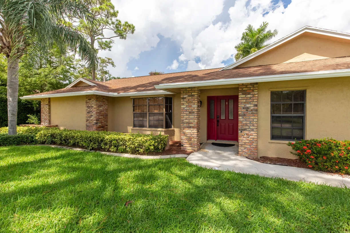 South Florida Real Estate | View 1123 Northumberland Court | 5 Beds, 3 Baths