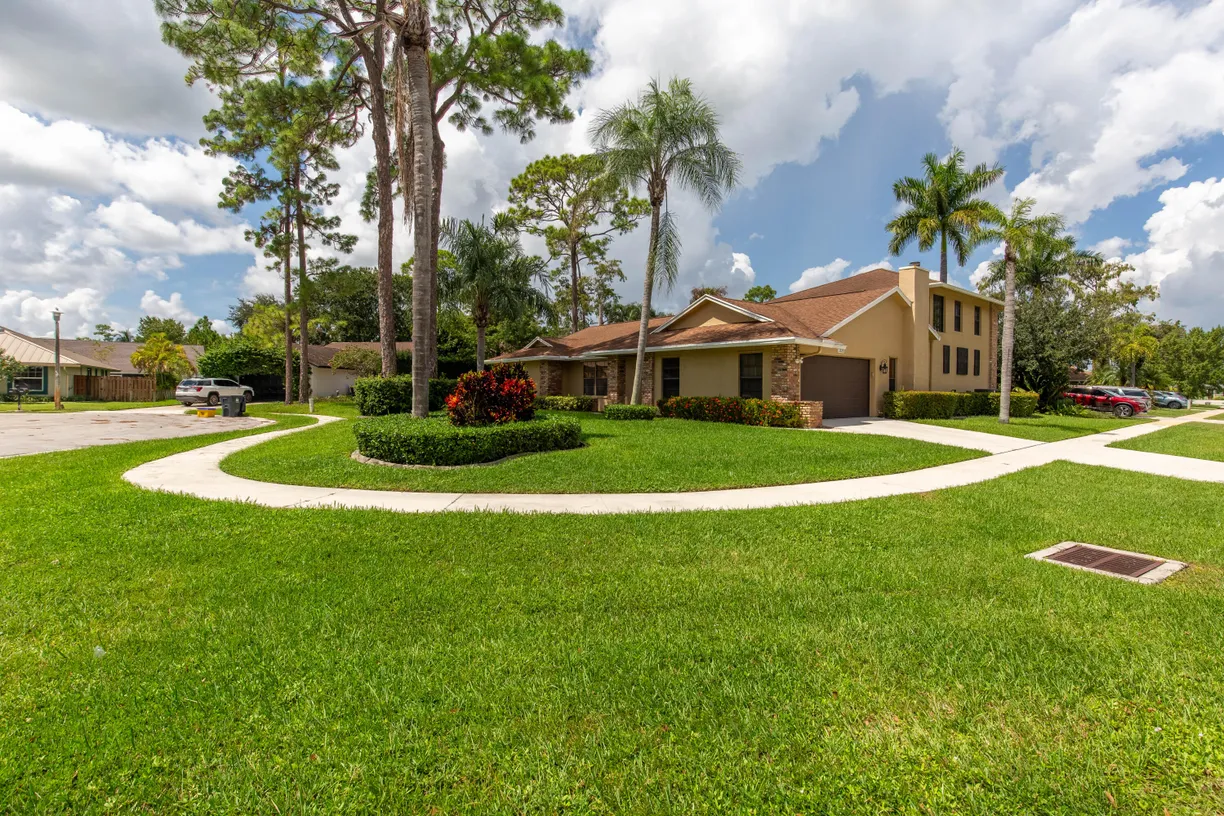 South Florida Real Estate | View 1123 Northumberland Court | Listing