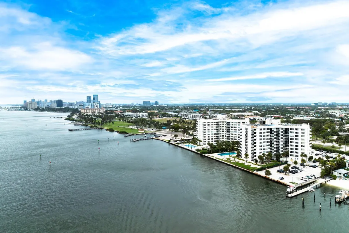 South Florida Real Estate | View 2800 N Flagler Drive, 207 | 1 Bed, 1 Bath