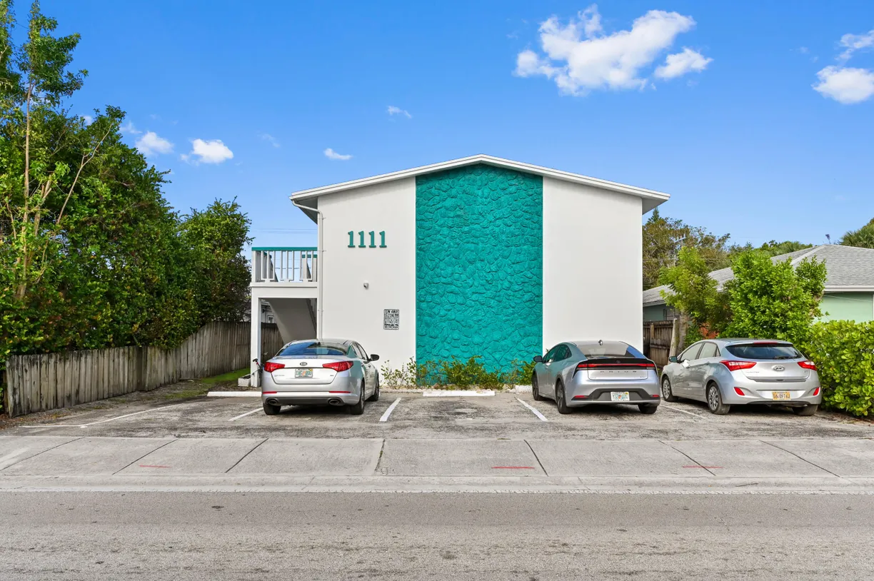 South Florida Real Estate | View 1111 N Federal Highway, 6 | 1 Bed, 1 Bath