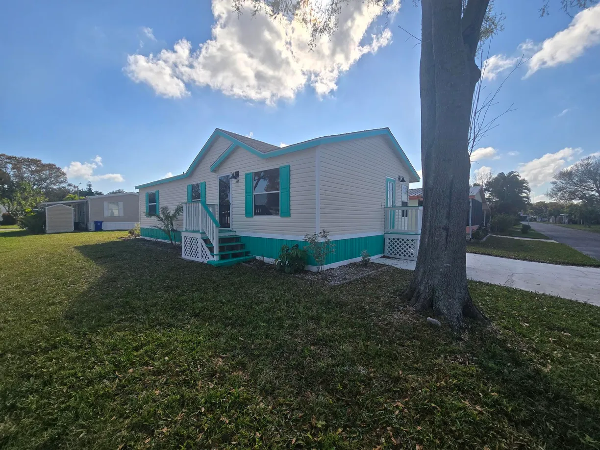 South Florida Real Estate | View 1950 Us Hwy 1, 257 | 2 Beds, 2 Baths