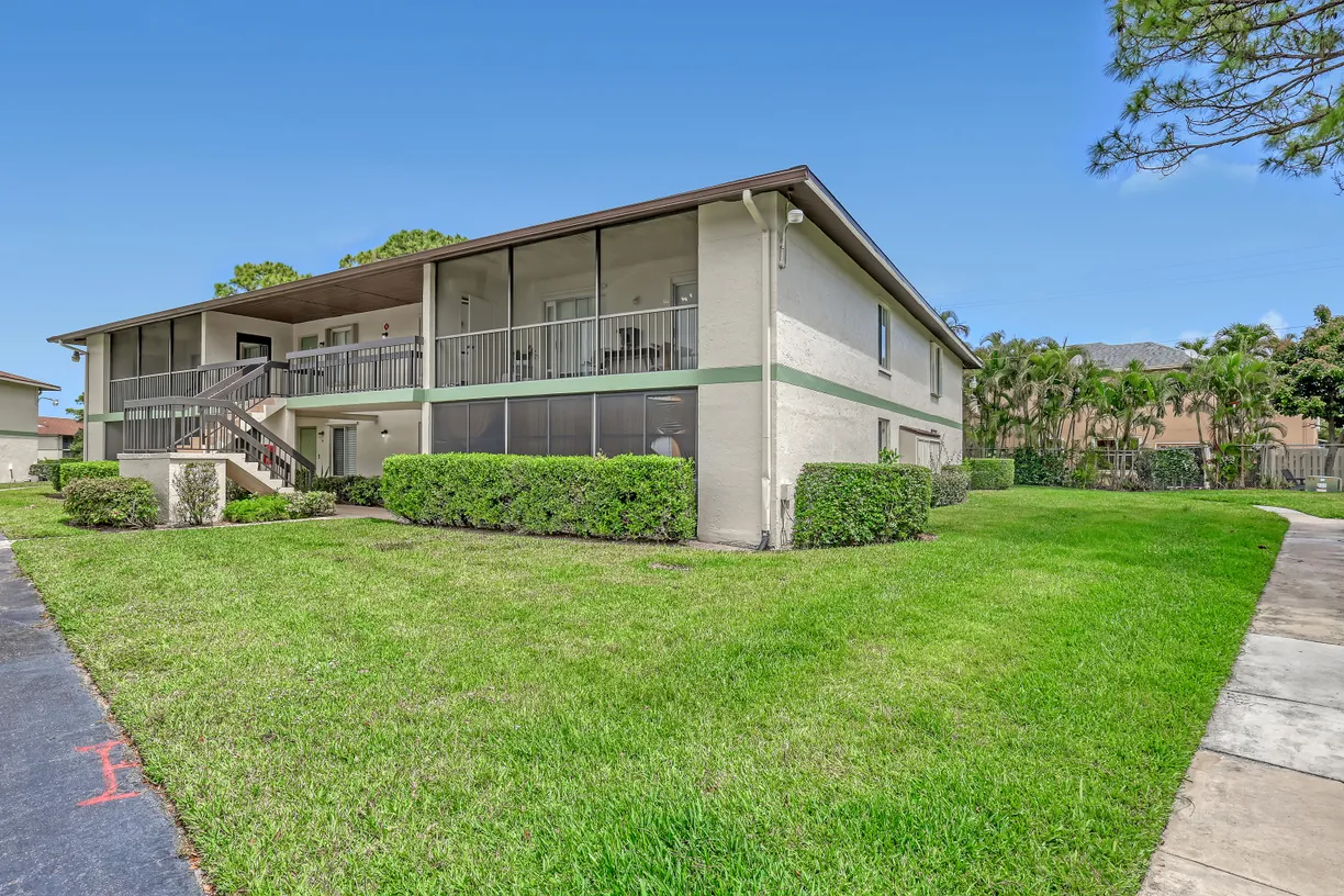 South Florida Real Estate | View 6257 Chasewood Drive, B | 2 Beds, 2 Baths
