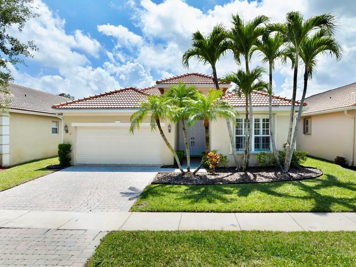 South Florida Real Estate | View 2762 SE Stonebriar Way | 3 Beds, 2 Baths