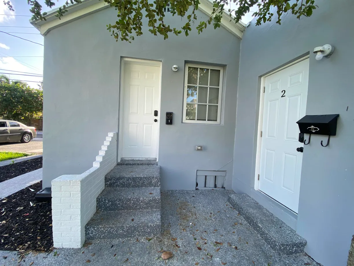 South Florida Real Estate | View 10 N Palmway, 1 | 1 Bath