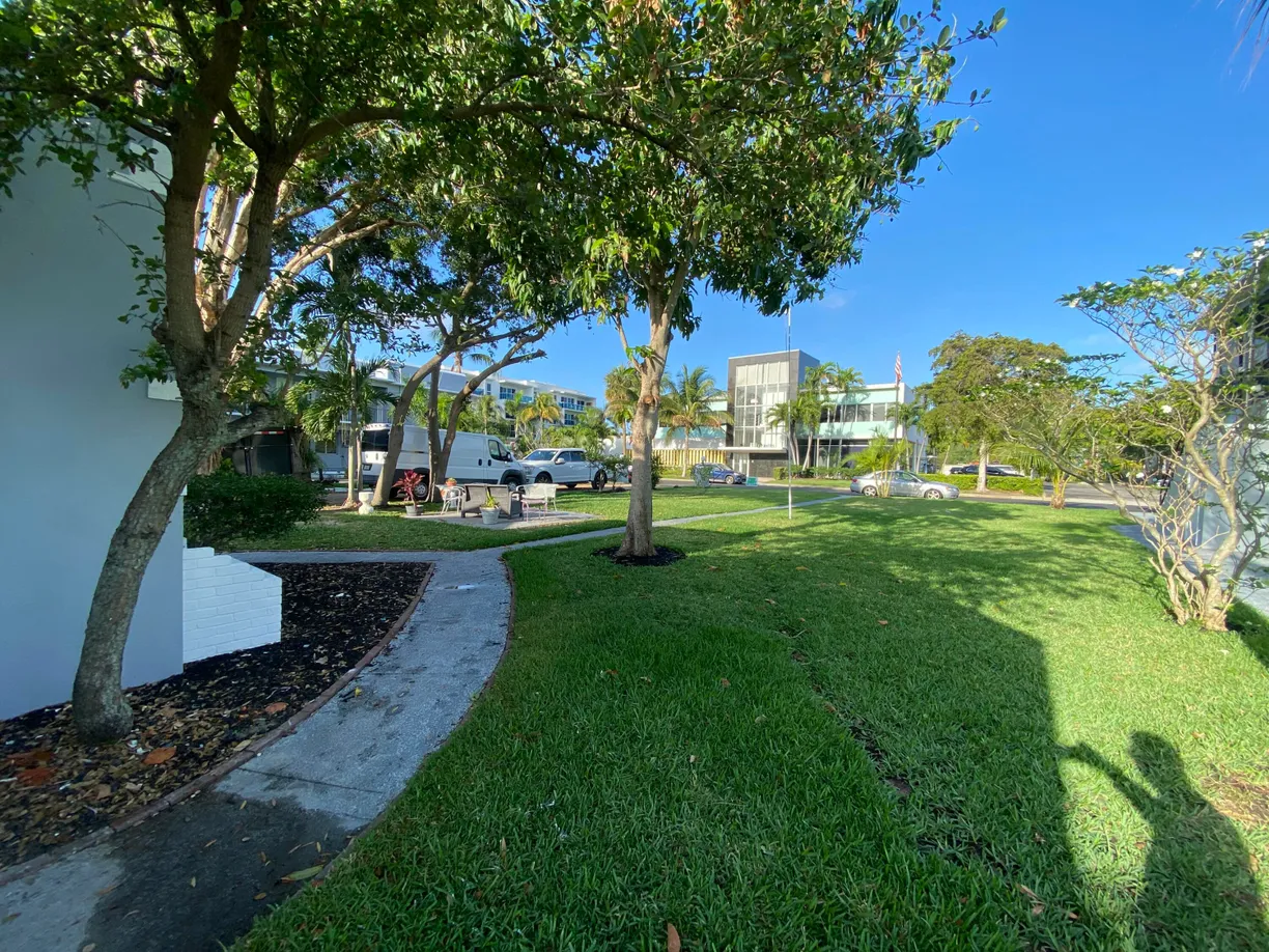 South Florida Real Estate | View 10 N Palmway, 1 | Listing