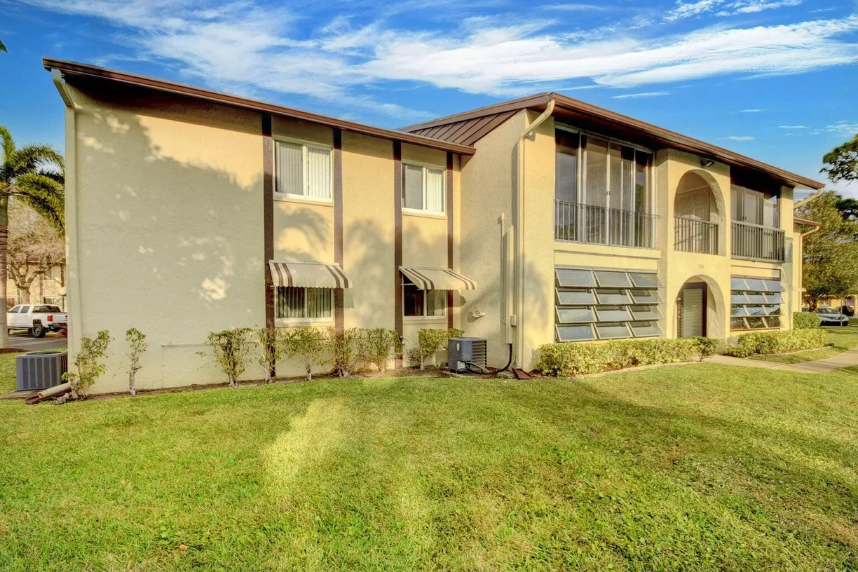 South Florida Real Estate | View 334 Pine Ridge Circle, C-1 | 2 Beds, 1 Bath