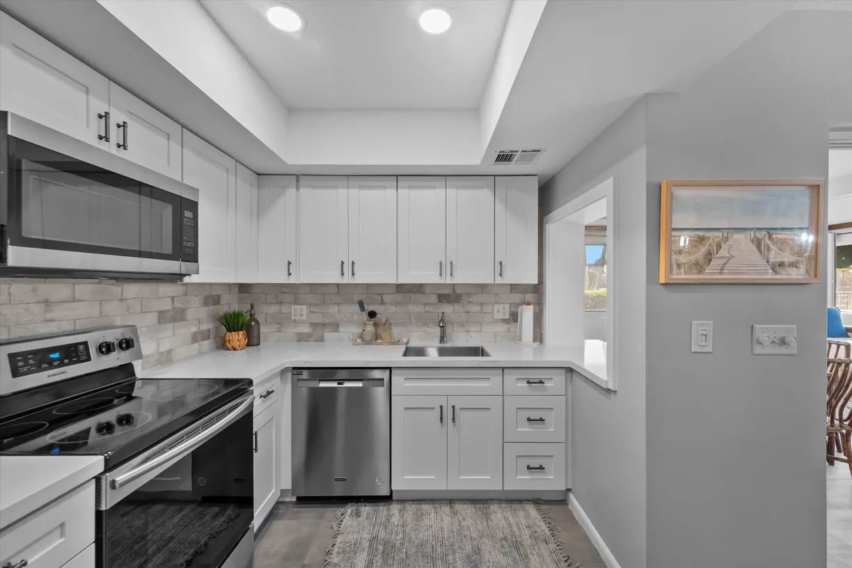 South Florida Real Estate | View 102 Villa Circle | Listing