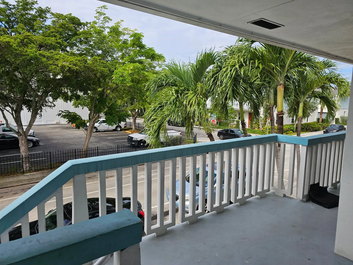 South Florida Real Estate | View 202 N K Street | Listing