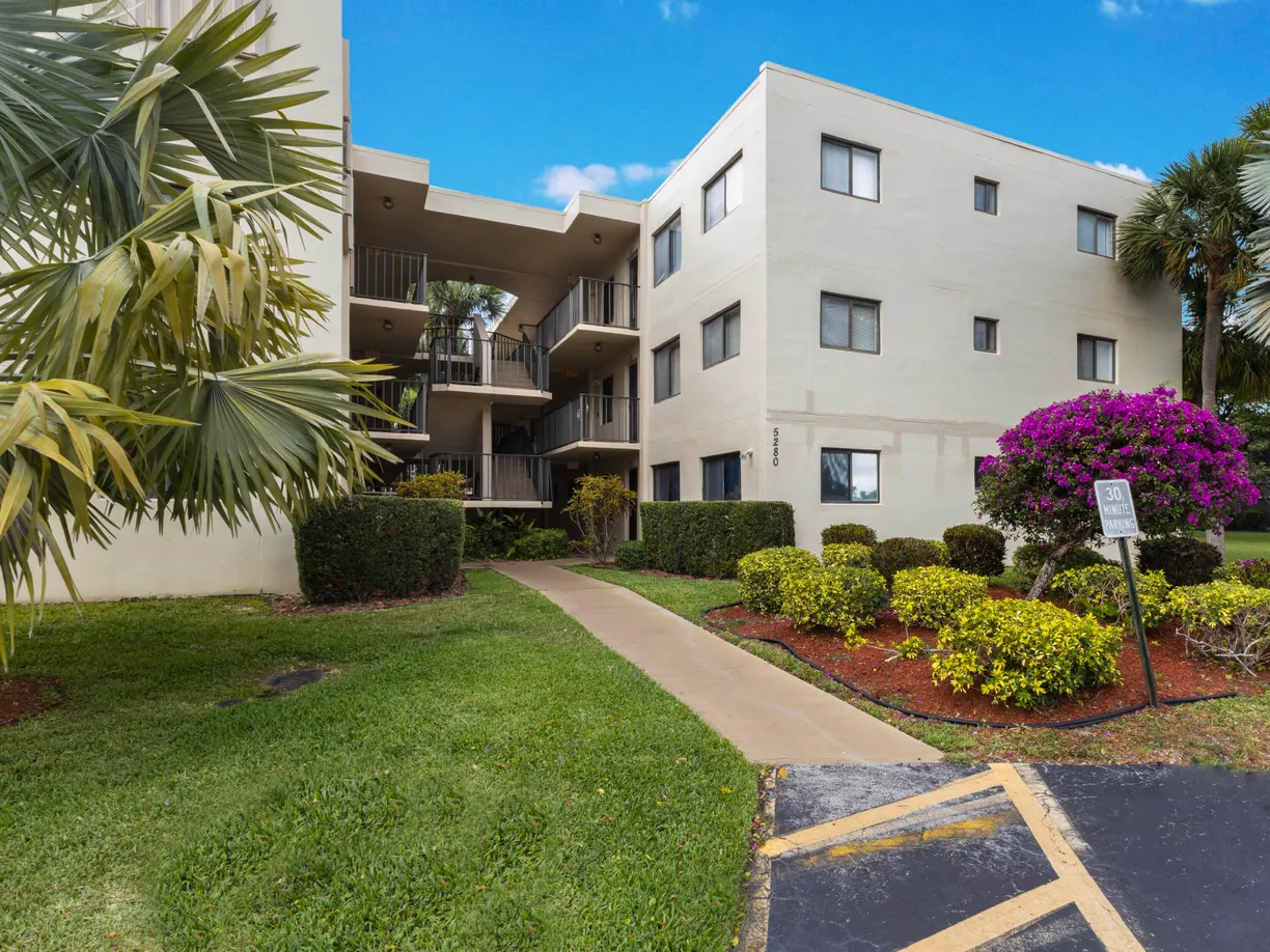South Florida Real Estate | View 5280 Las Verdes Circle, 119 | 2 Beds, 2 Baths