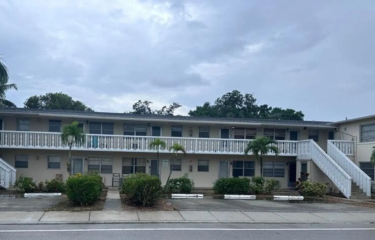 South Florida Real Estate | View 201 S J Street, 5 | 1 Bed, 1 Bath