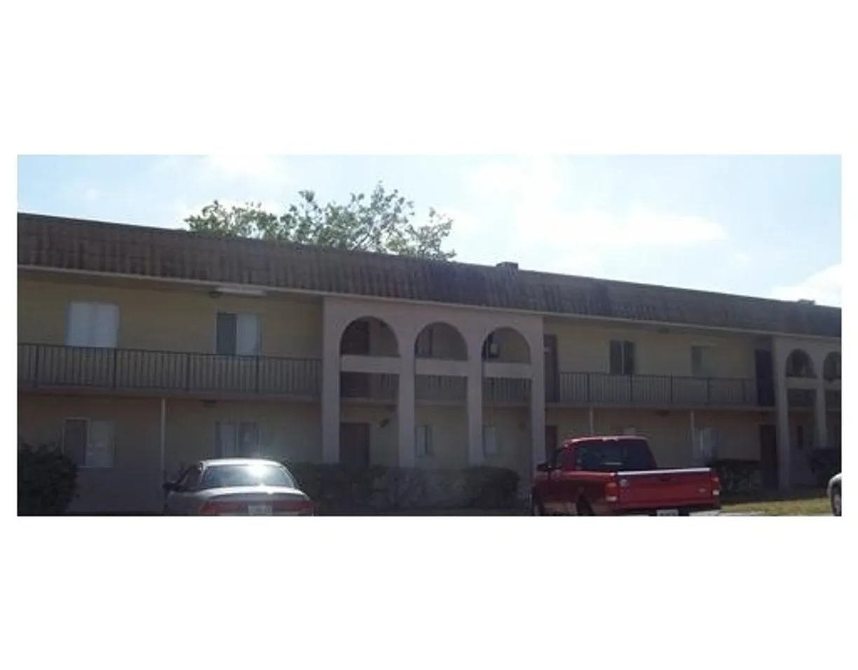 South Florida Real Estate | View 6040 Forest Hill Boulevard, 204 | 2 Beds, 1 Bath