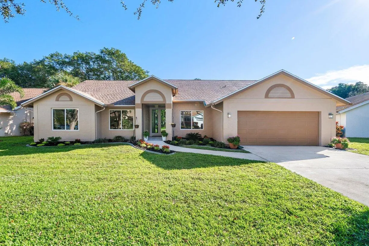 South Florida Real Estate | View 723 Golf Court | Listing