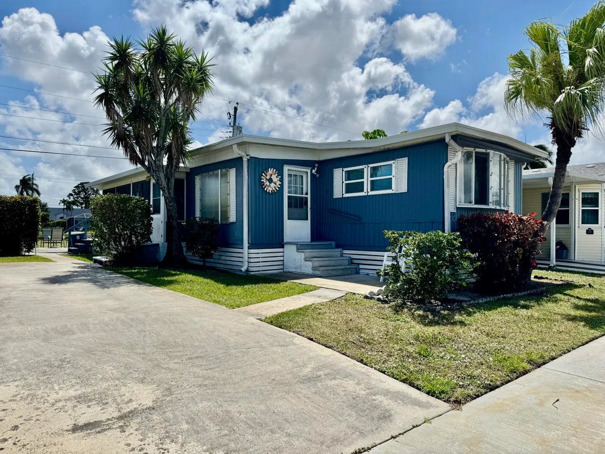 South Florida Real Estate | View 4216 Bobwhite Drive | 2 Beds, 2 Baths