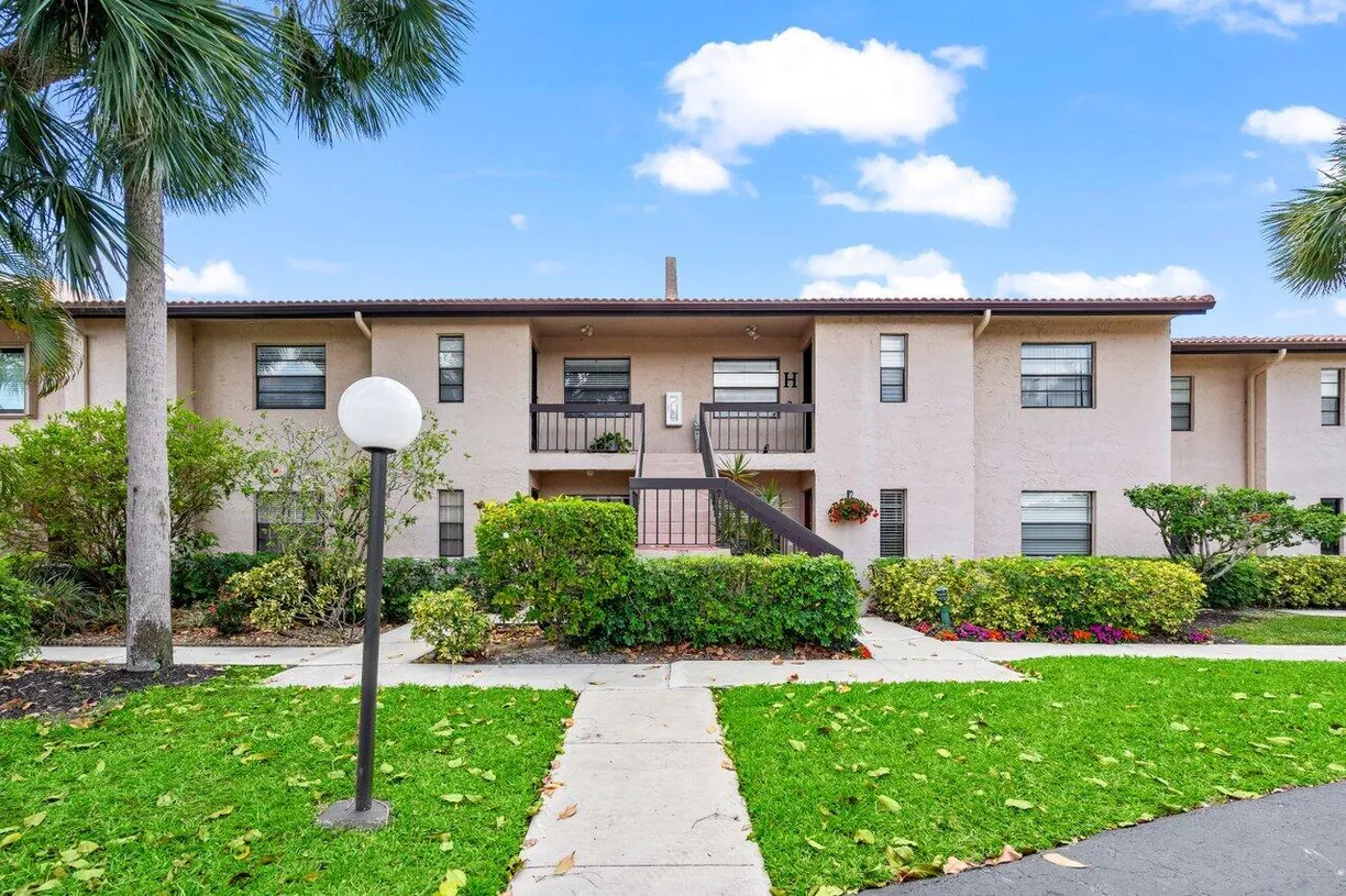 South Florida Real Estate | View 9261 Vista Del Lago, H | 2 Beds, 2 Baths
