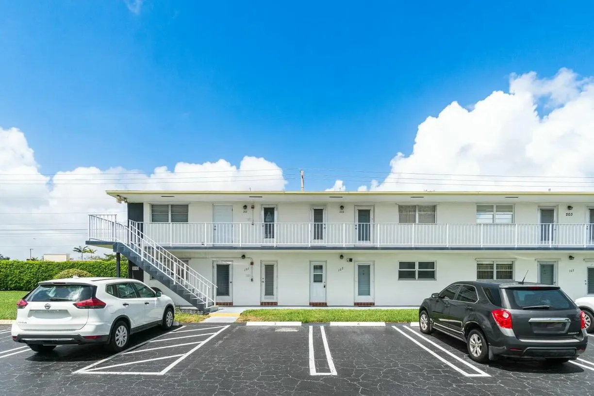South Florida Real Estate | View 1113 Lake Terrace, 102 | Listing