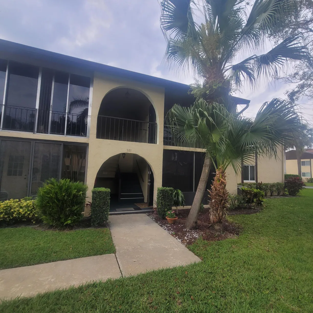 South Florida Real Estate | View 301 Pine Ridge Circle, B-1 | Listing